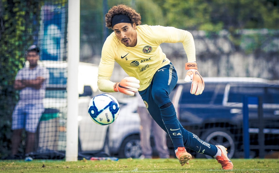 Guillermo Ochoa no debutará ante el Morelia.