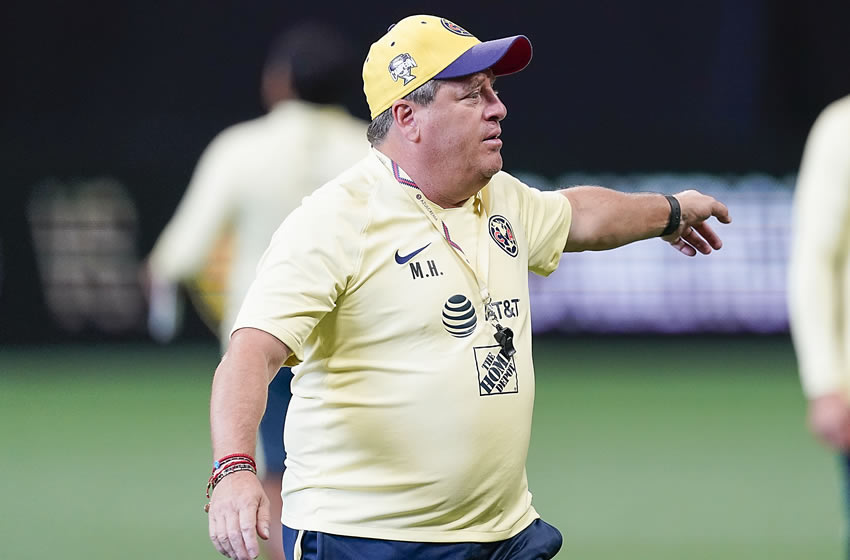 Miguel Herrera busca dos posiciones en específico para reforzar al equipo. Imago7