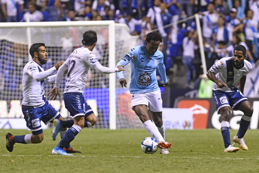 Pachuca aprovechó la fragilidad defensiva de Puebla para derrotarlo. (Foto: Imago7)