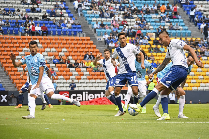 Pachuca aprovechó la fragilidad defensiva de Puebla para derrotarlo. (Foto: Imago7)