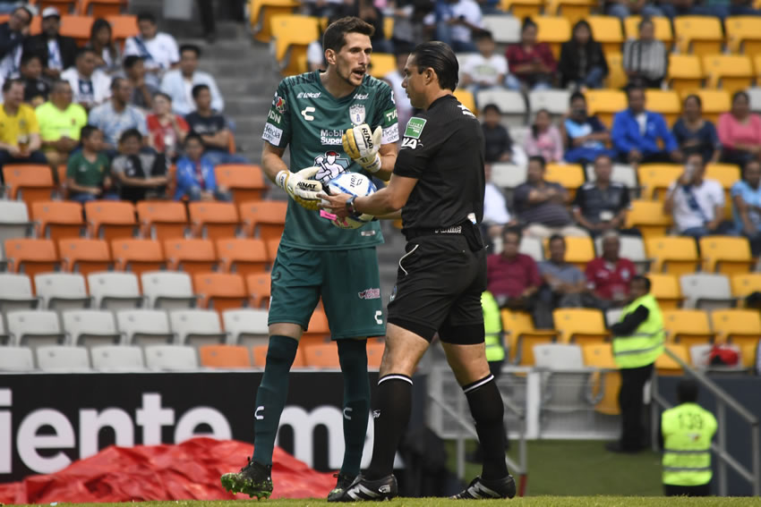 Pachuca aprovechó la fragilidad defensiva de Puebla para derrotarlo. (Foto: Imago7)