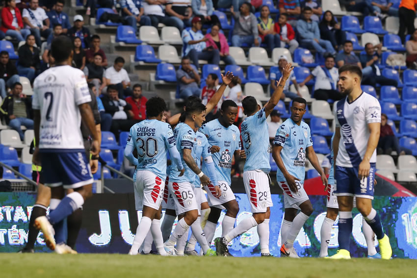 Pachuca aprovechó la fragilidad defensiva de Puebla para derrotarlo. (Foto: Imago7)