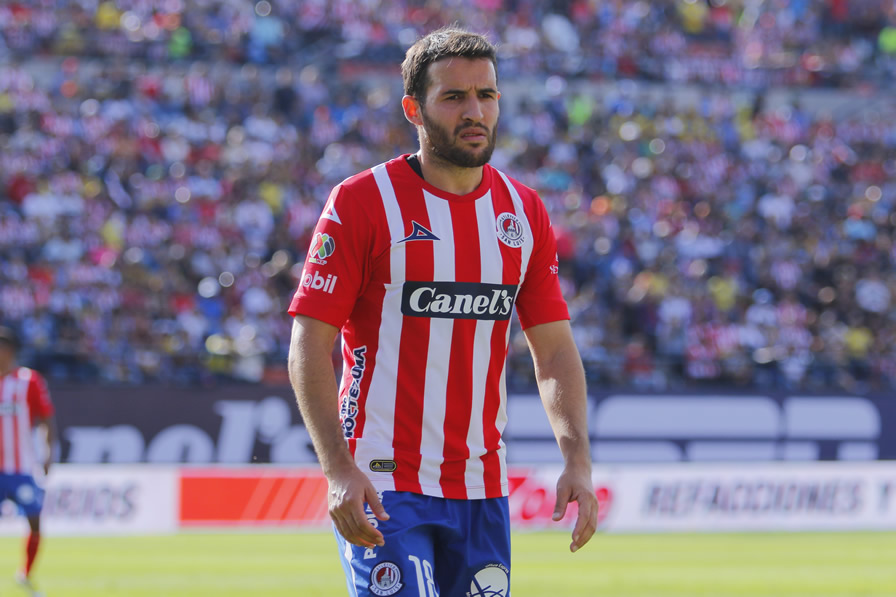 Camilo Mayada fue expulsado al 74'. (Fotos: Imago 7 y Mexsport)