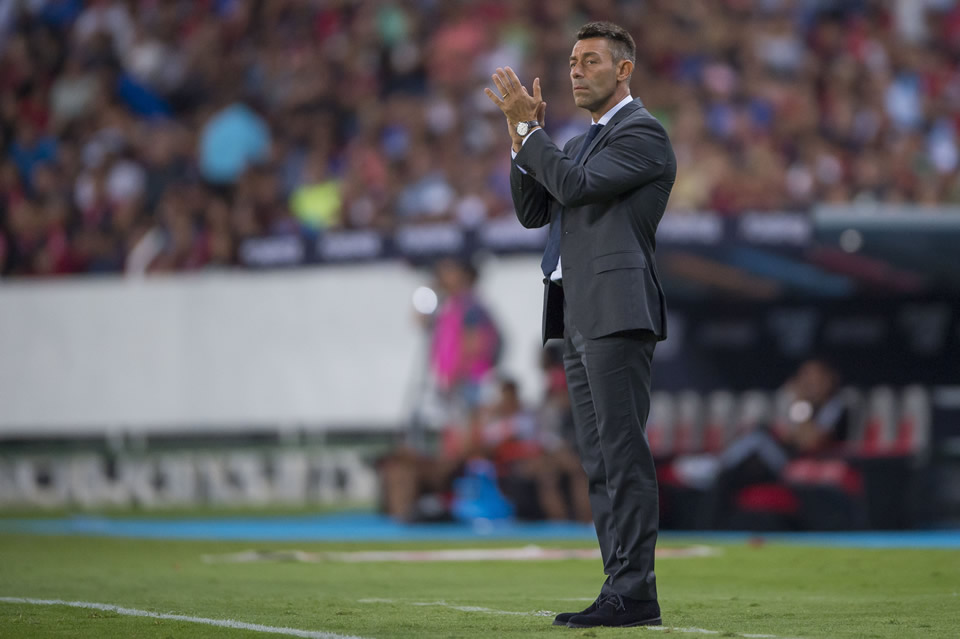 El DT de Cruz Azul celebró la entrega de su equipo en el Jalisco (FOTO: Mexsport)