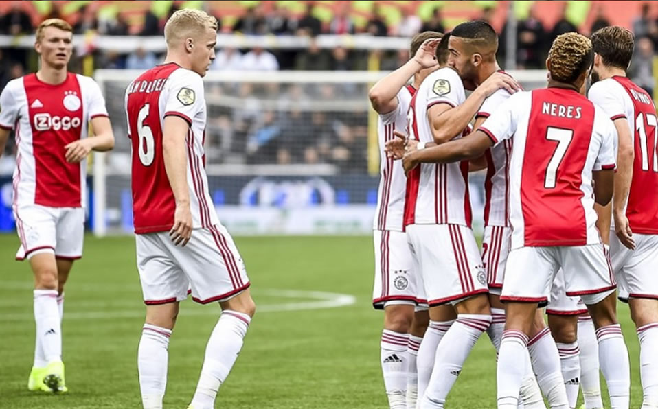 Durante las acciones del partido. (Liga de Holanda)
