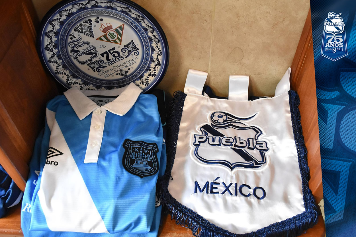 La Franja de Puebla llegó a su 75 aniversario y no podía quedarse sin su elegante playera.
