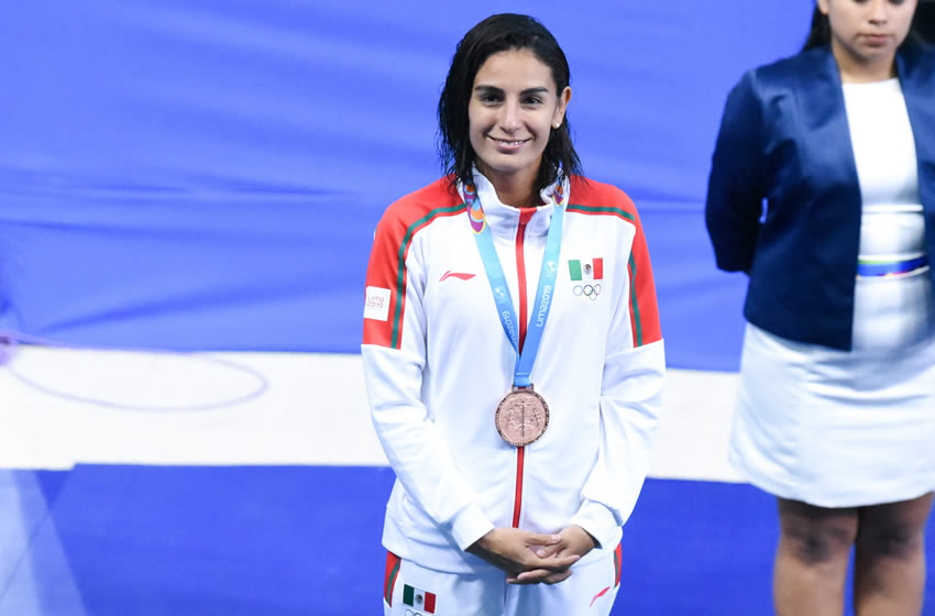 Paola Espinosa calla las críticas con medallas. Imago7