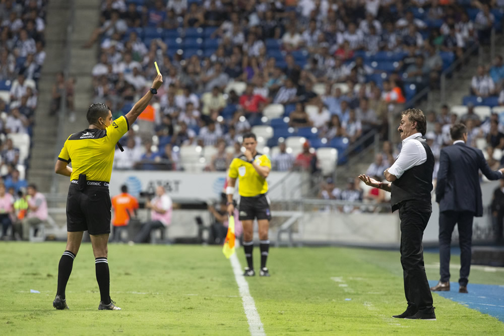 Ricardo La Volpe corre peligro en su puesto (FOTO: Mexsport)