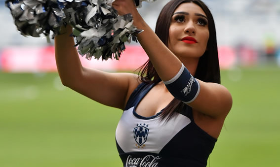 Las más bellas porristas, edecanes y aficionadas de la Liga MX están en Las Chicas de la Jornada.