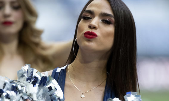 Las más bellas porristas, edecanes y aficionadas de la Liga MX están en Las Chicas de la Jornada.