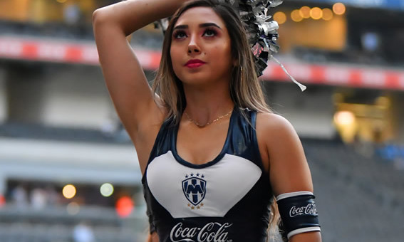 Las más bellas porristas, edecanes y aficionadas de la Liga MX están en Las Chicas de la Jornada.