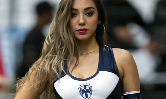 Las más bellas porristas, edecanes y aficionadas de la Liga MX están en Las Chicas de la Jornada.