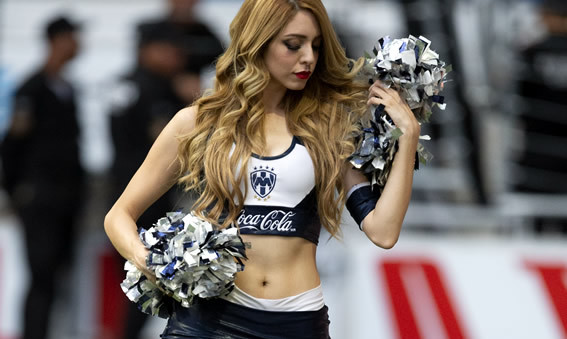 Las más bellas porristas, edecanes y aficionadas de la Liga MX están en Las Chicas de la Jornada.