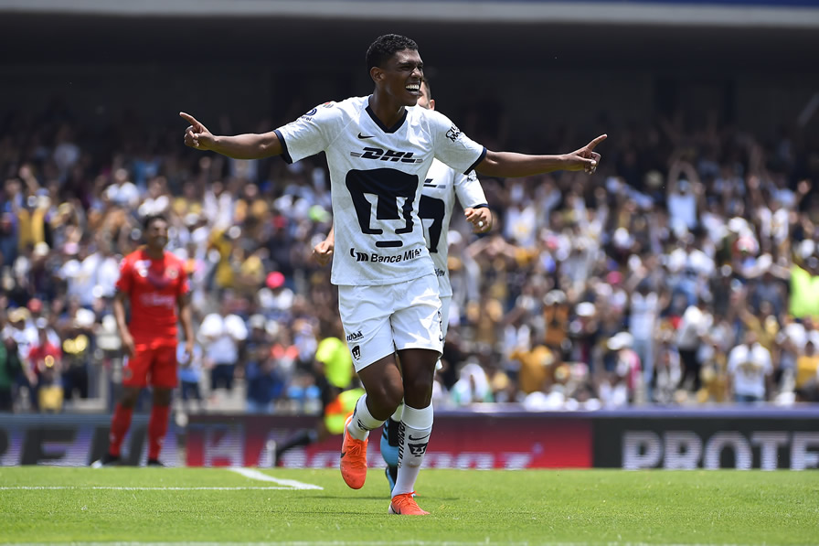 Jeison Angulo celebró su tanto. (Fotos: Imago 7 y Mexsport)