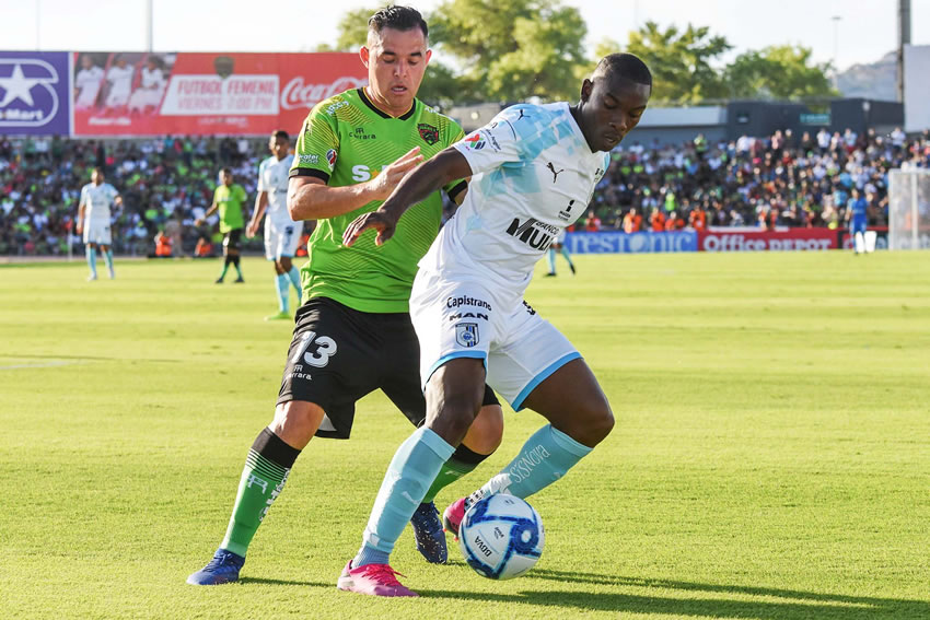 Pese a tener un hombre más, Querétaro sufrió para ganar. (Foto: Imago7)