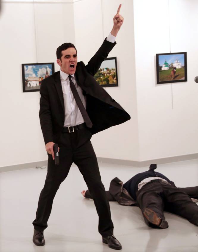 2017 - Asesinato de Andréi Kárlov (foto: Burhan Ozbilici)