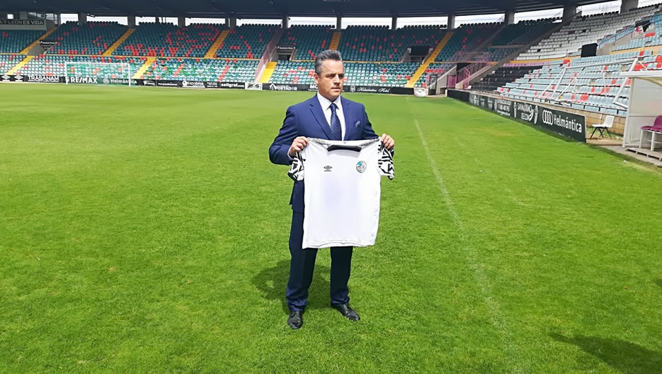 El ex directivo de Gallos fue presentado este fin de semana (FOTO]: Twitter)