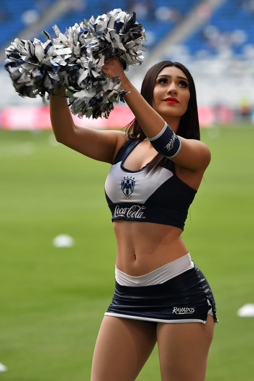 Las bellas edecanes desfilaron en los estadios de la Liga MX. Foto: Imago7