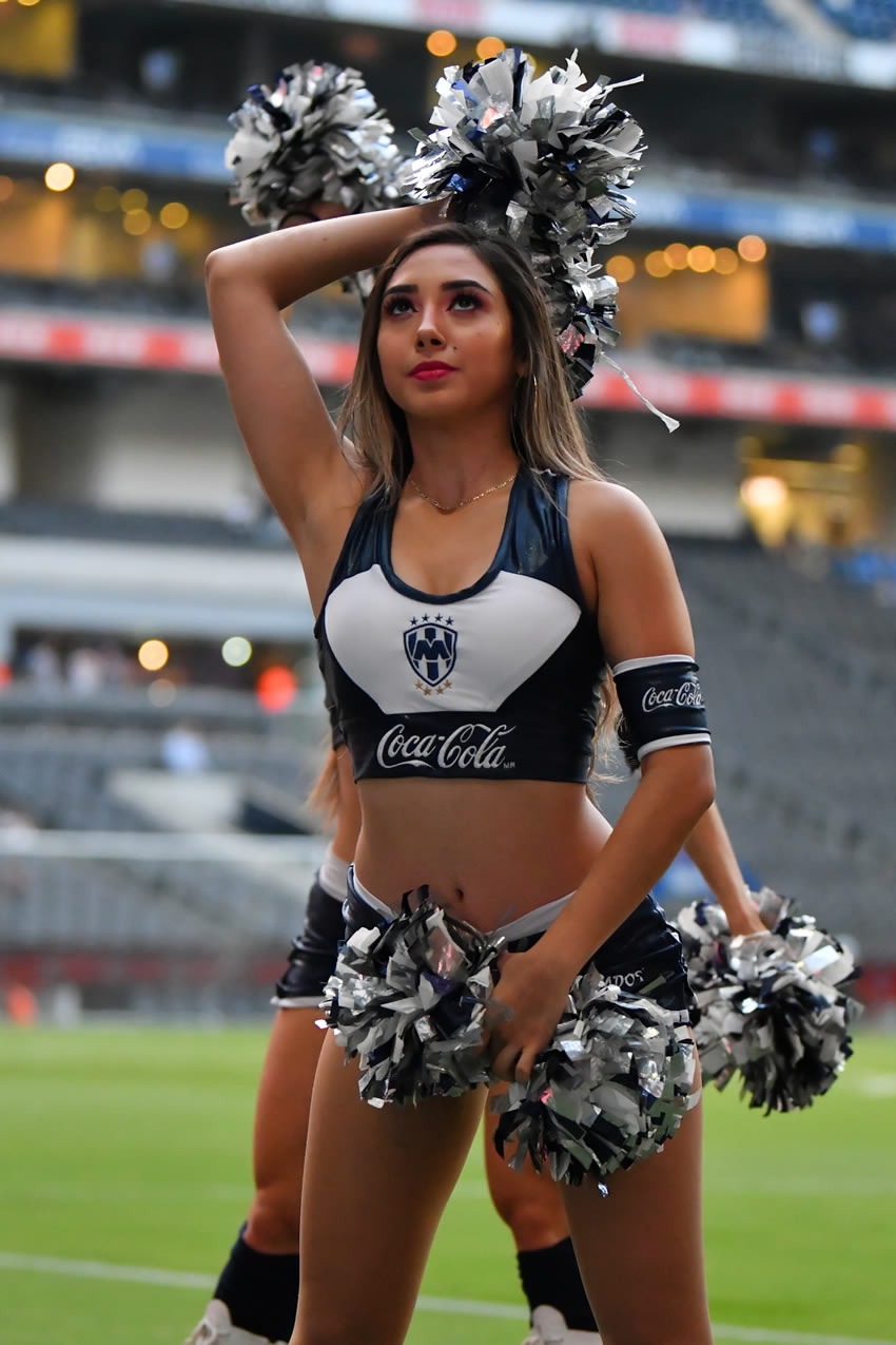 Las bellas edecanes desfilaron en los estadios de la Liga MX. Foto: Imago7