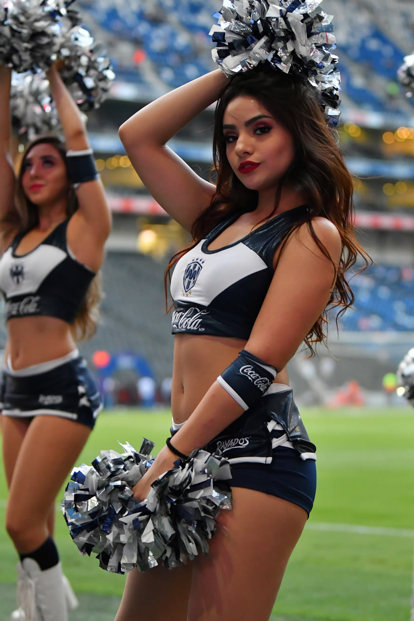 Las bellas edecanes desfilaron en los estadios de la Liga MX. Foto: Imago7