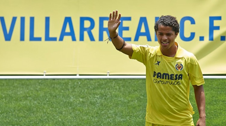 Giovani dos Santos deambuló por media Europa y curiosamente fue fichado por dos clubes en 6.5 mdd: Tottenham y Villarreal.