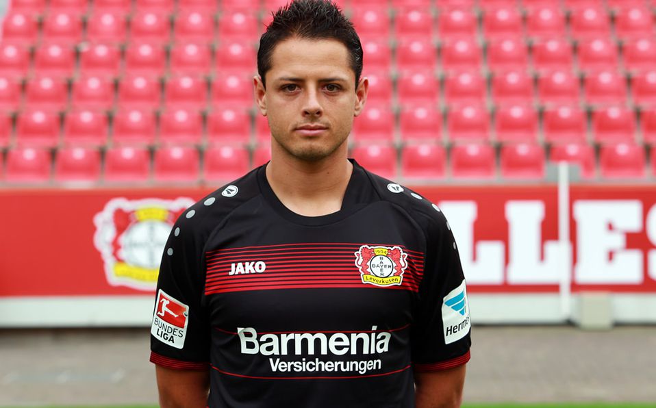 Chicharito aparece por segunda vez en la lista por su pase del Manchester al Bayer por 13.5 mdd.