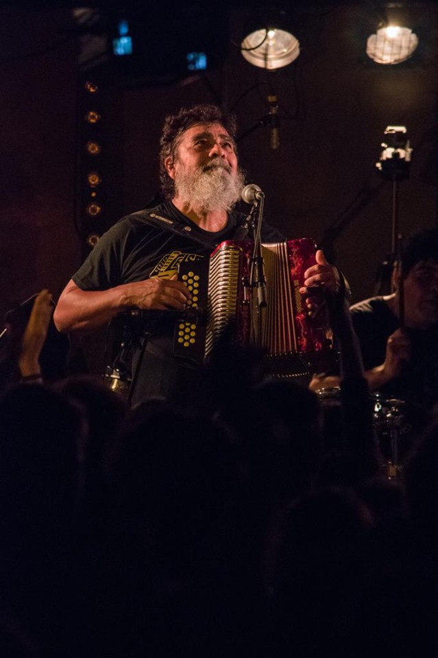Café Tacvba, El Gran Silencio y Control Machete son algunos con quienes tocó.
