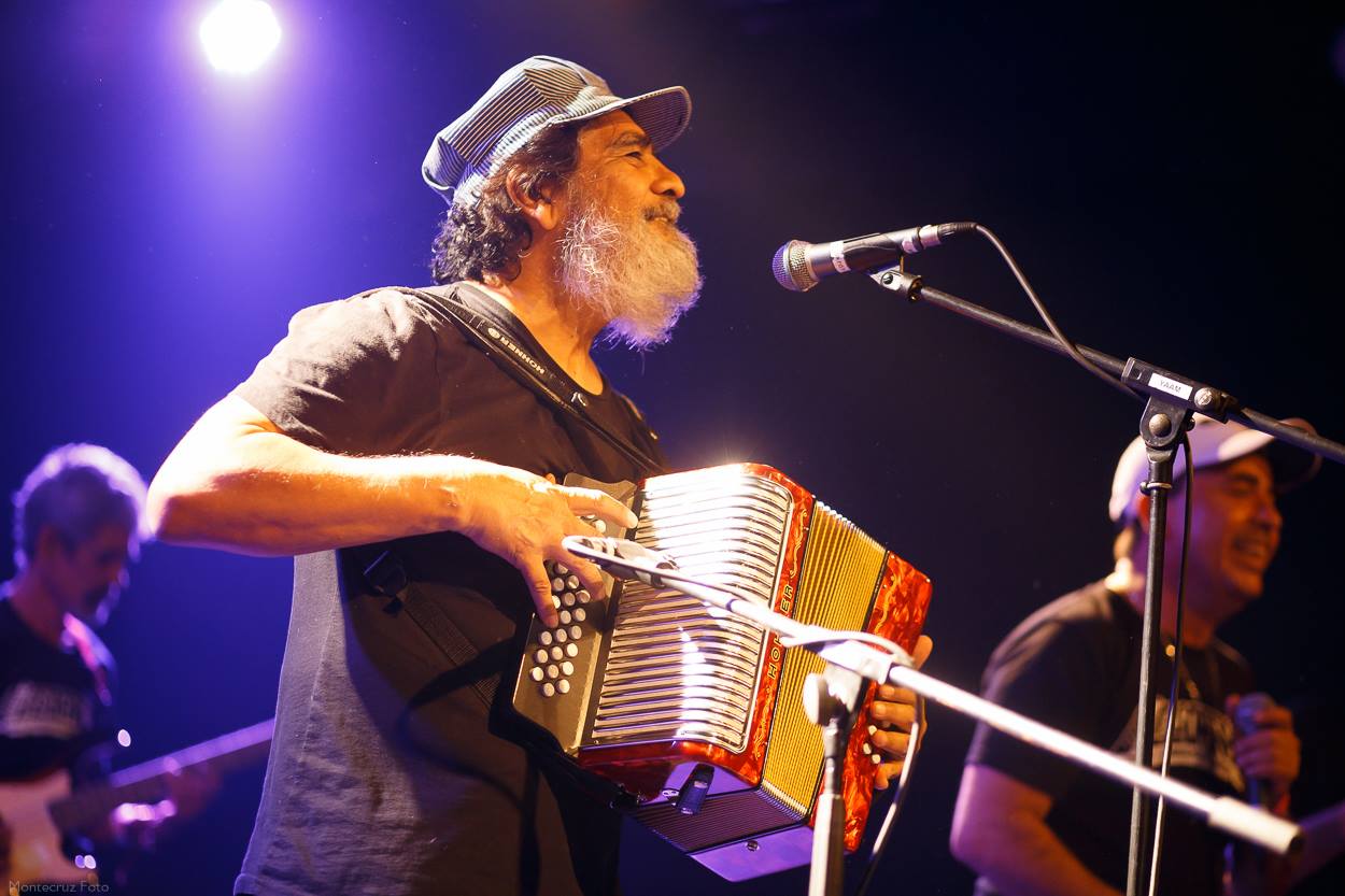 Celso Piña y su Ronda Bogotá se llamó su grupo, por su amor al vallenato colombiano..