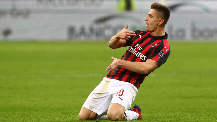 Krzysztof Piatek hizo 22 goles la campaña pasada con la camiseta del AC Milán.