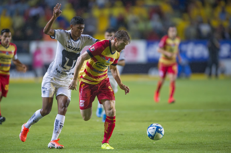 Aristeguieta hizo lo que quiso con la zaga felina. (Fotos: Mexsport e Imago 7)