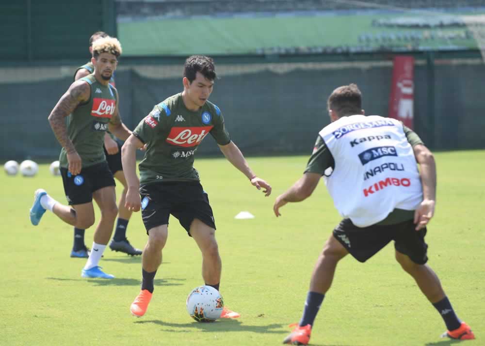 Chucky portando sus nuevos colores y conviviendo con el equipo.
