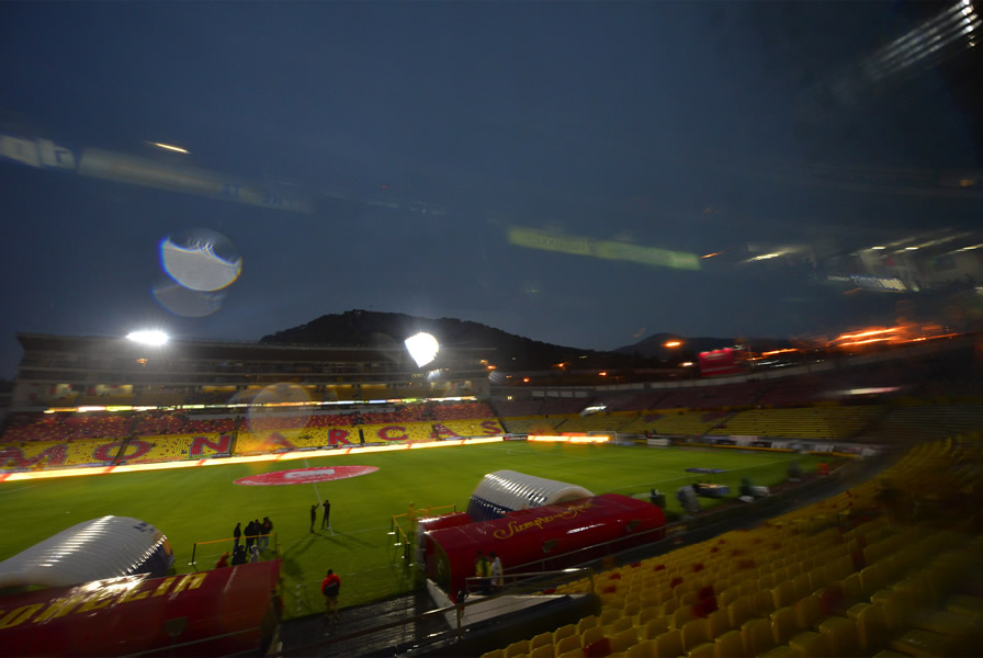 La lluvia impidió una gran entrada. (Fotos: Mexsport e Imago 7)