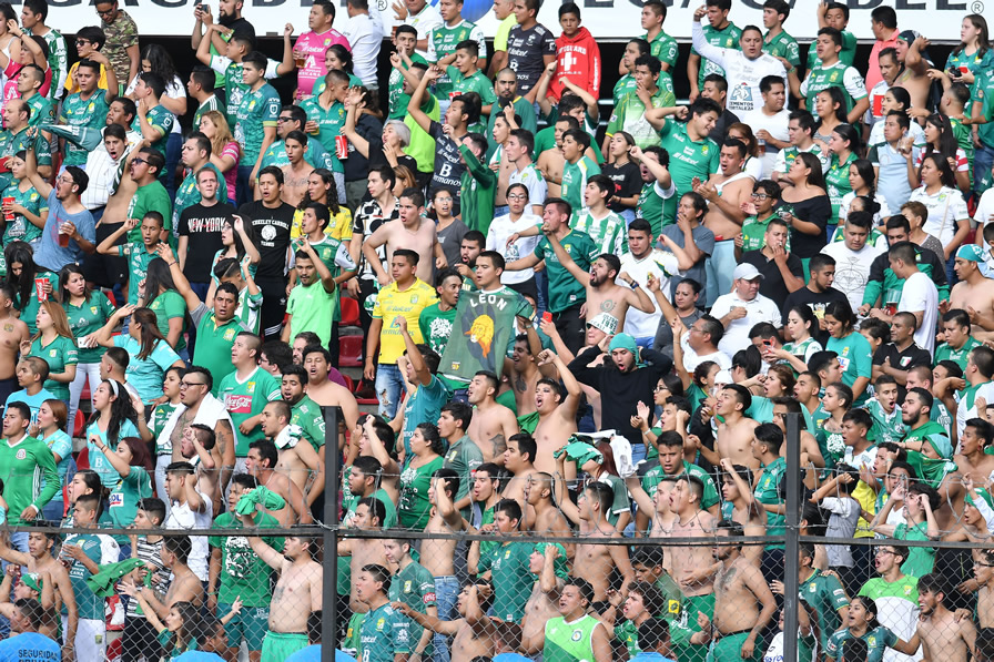 La gente que hizo el viaje desde Guanajuato. (Fotos: Imago 7 y Mexsport)