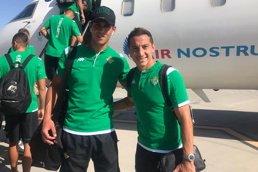 Mandi y Guardado antes de viajar a Barcelona. (Foto: @RealBetis