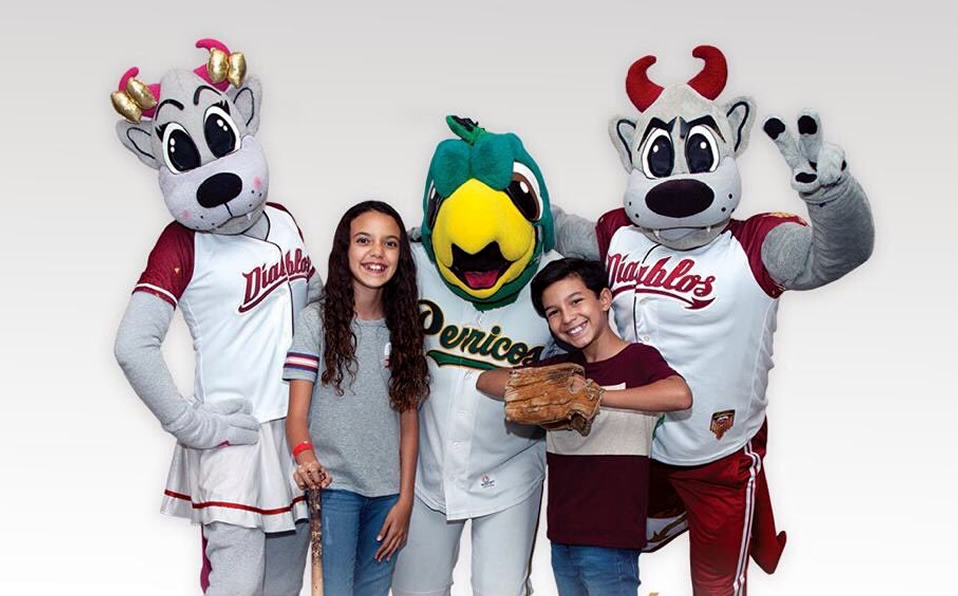 Las mascotas de los equipos apoyan el mensaje de los embajadores de la campaña. (Foto: @Ro_Bonilla)