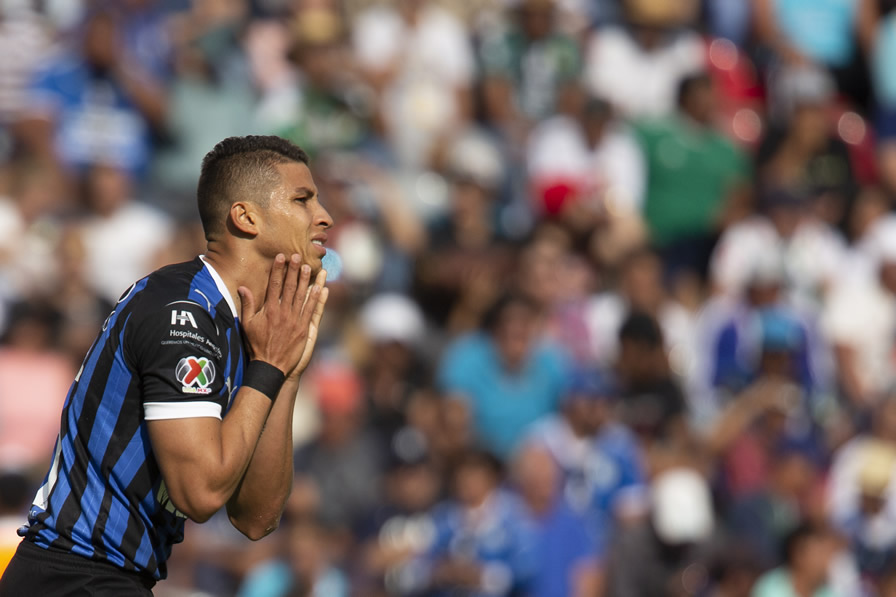 Romo lamenta su fallo. (Fotos: Imago 7 y Mexsport)