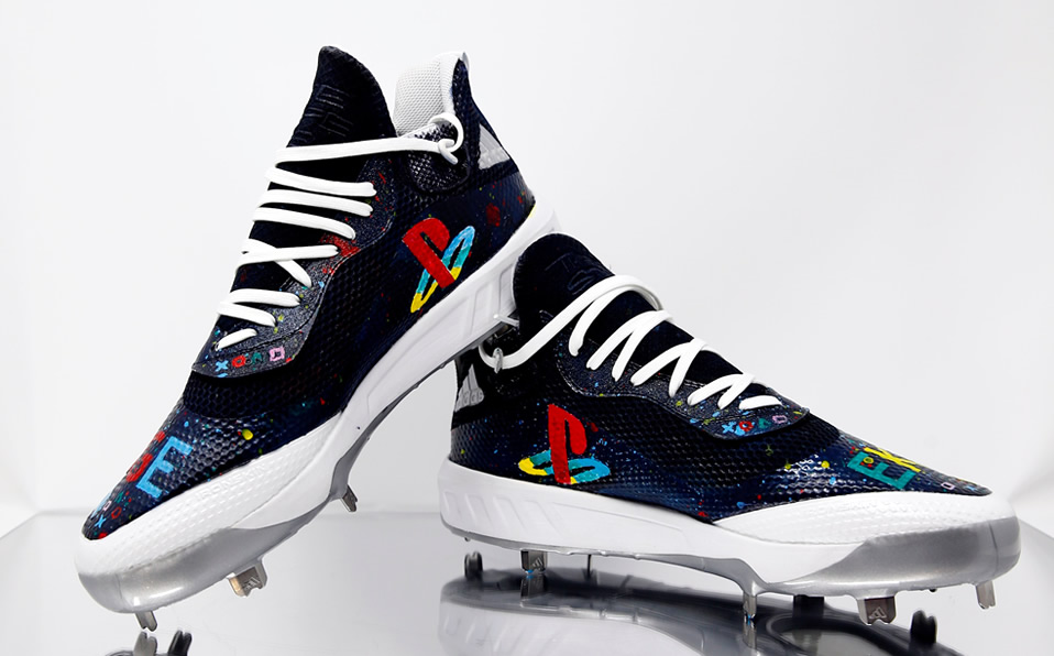 También aparecieron referencias a los videojuegos con estos spikes de Play Station.