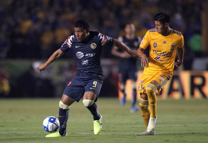 Ríspido juego se vivió desde el silbatazo inicial. (Foto: Imago7)