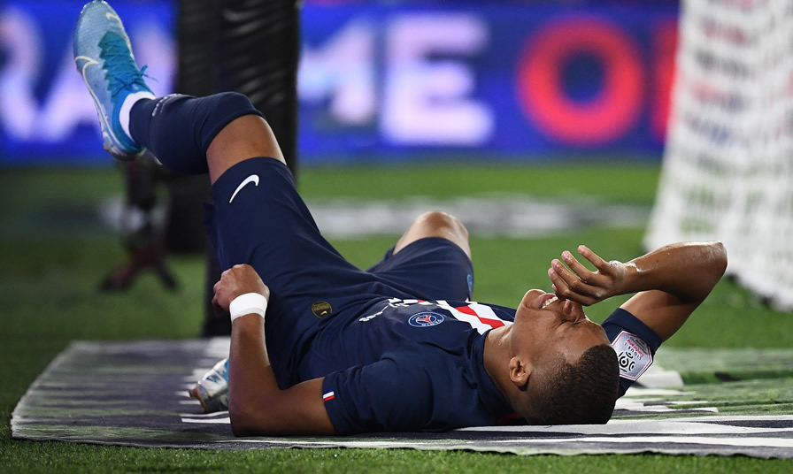 Mbappé se lesionó al hacer un sprint. (Foto: AFP)