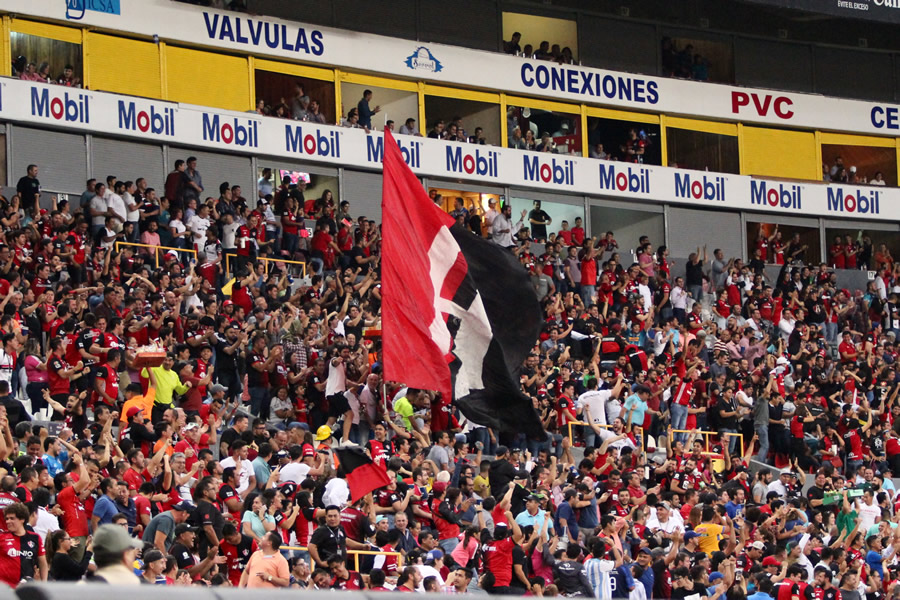 Pese a ser partido entre semana, Atlas tuvo bastante apoyo. (Foto: Imago 7)