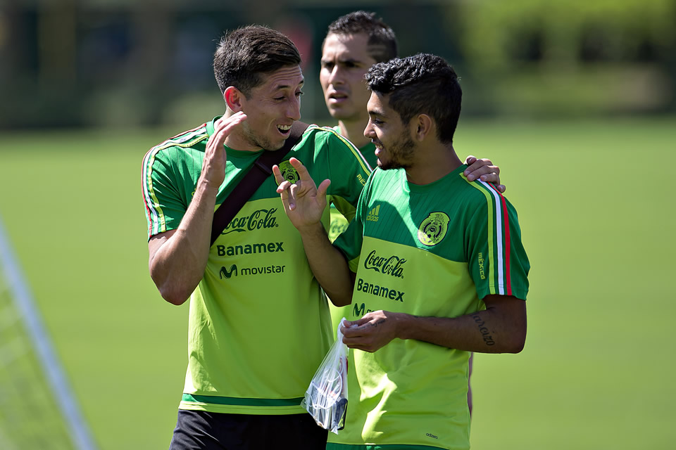 Tecate y Herrera tras una práctica de la selección (FOTO: Mexsport)