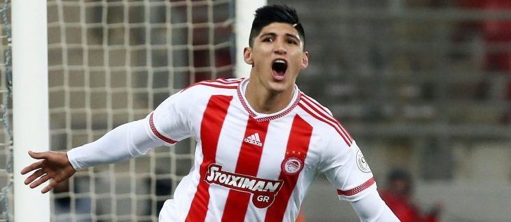 Alan Pulido: En su corto paso por Olympiacos jugó la fase previa contra el Hapoel Be’er Sheva. (AFP)