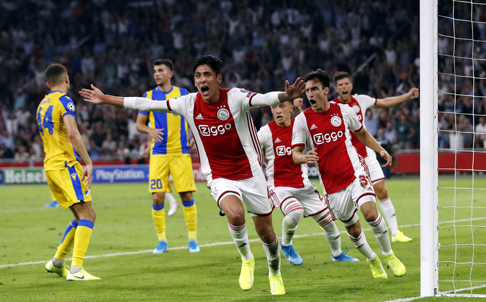 Edson celebra su primer gol con Ajax. (Foto: AFP)