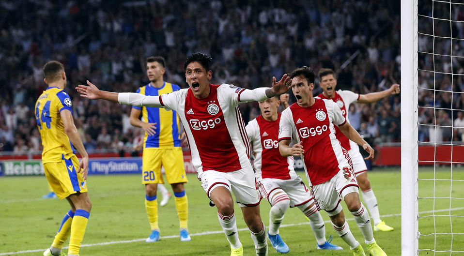 Edson celebra su primer gol con Ajax. (Foto: AFP)