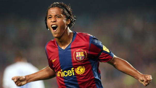 Giovani dos Santos : Ante Olympique Lyon el canterano del Barcelona vio sus primeros minutos en 2007. (EFE)