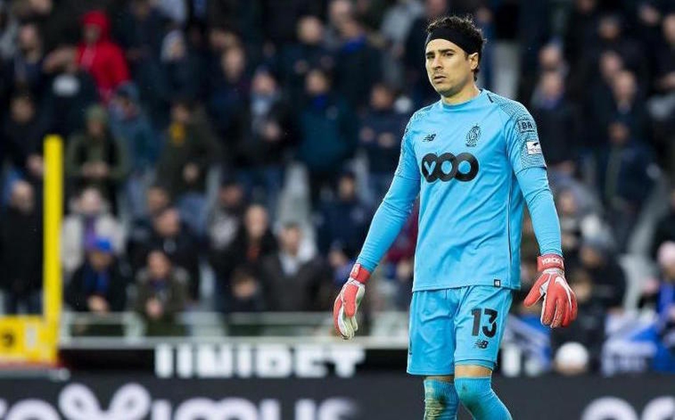Guillermo Ochoa: El 7 de agosto de 2018 cumplió el sueño de jugar Champions en su fase previa con Standard ante Ajax. (Foto: @StandardLiegeES)
