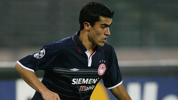 Nery Castillo: El potosino debutó en 2006 con la camiseta del Olympiacos de Grecia ante Valencia. (EFE)