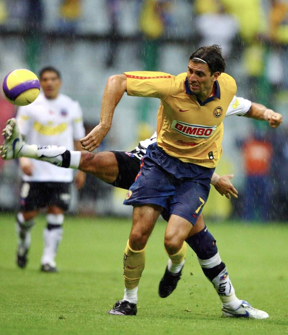 Daniel Bilos. Un delantero de gran estatura, pero escaso futbol, que llegó a las Águilas proveniente de equipos como Boca Juniors o Saint Etienne.