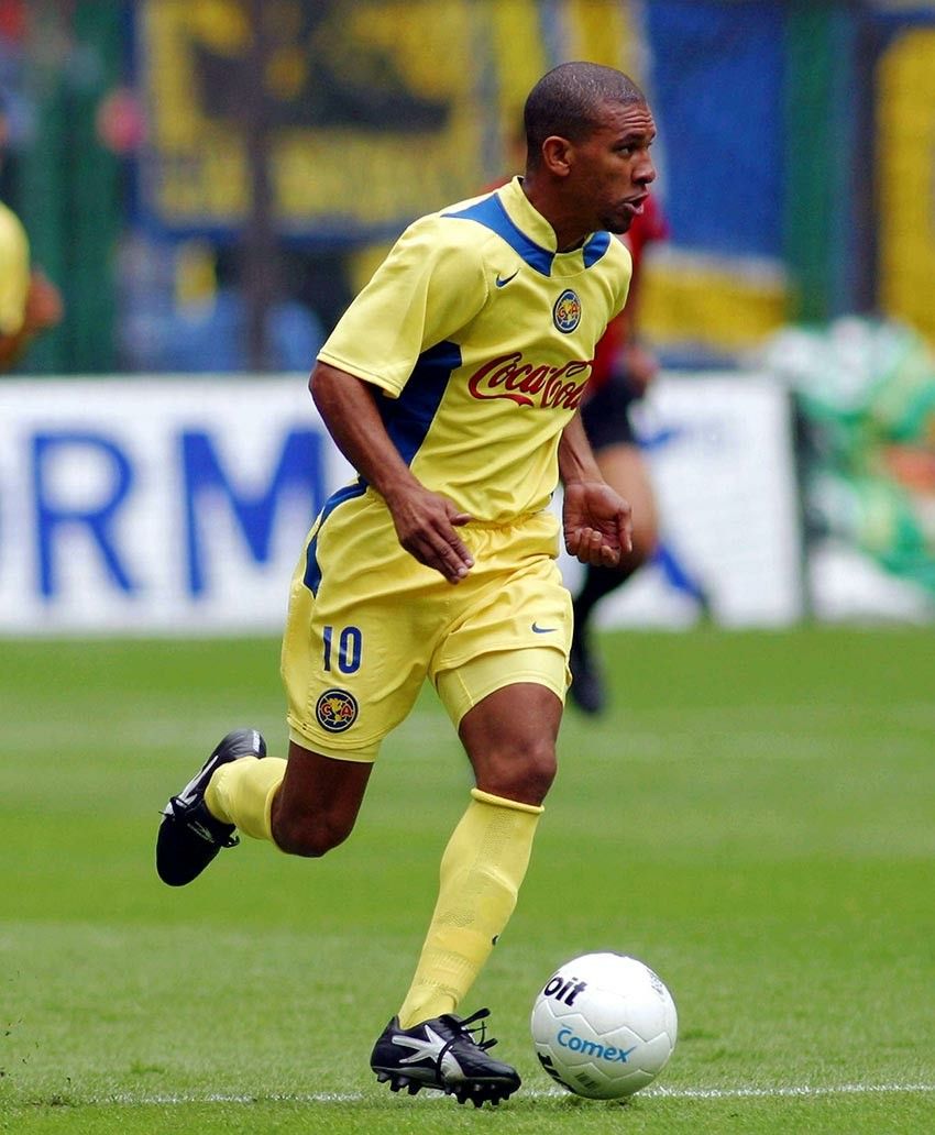 Djalminha. En el Apertura 2004, este mediocampista brasileño llegó a las Águilas sin poder hacer nada brillante.