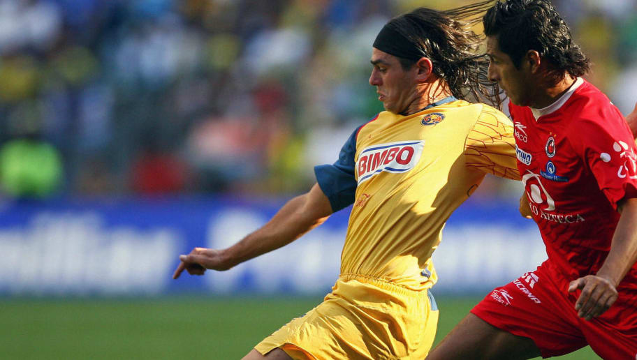 Lucas Castromán. Decidió probar suerte en México sin tener éxito. Duró seis meses vestido de amarillo debido a varias lesiones y poco compromiso.
